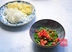 Illustration of how to make tinfoil flower nail powder 3