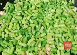 Illustration of how to make beans and minced meat bento 9