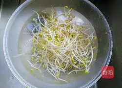 Illustration of how to make fried soybean sprouts 2