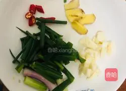 Illustration of how to make chicken legs in pot 2