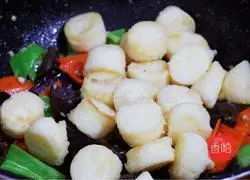 Illustration of home-style scrambled egg and tofu bento 9