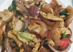 Illustration of how to make fried pork with onions 6