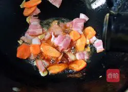 Illustration of how to make fried cabbage with bacon, carrots and cabbage 9