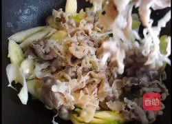 Illustration of how to make lamb rolls with green onion 6