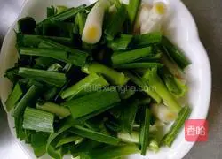 Illustration of how to make braised lamb chops with carrots, green garlic and garlic 4