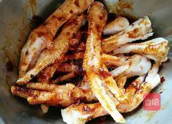 Illustration of how to make steamed chicken feet with powder 6