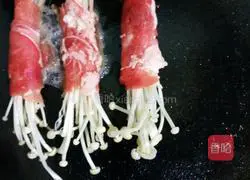 Illustration of how to make beef and enoki mushrooms with black pepper 6