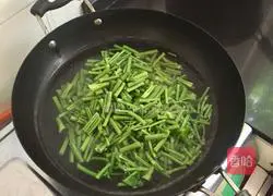 Stir-fried Hu Qin Illustration of how to make shredded pork 4