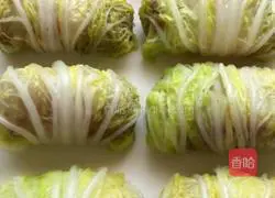 Illustration of how to make cabbage and meat rolls 6