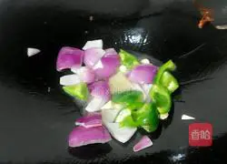 Illustration of how to make pineapple chicken slices 8