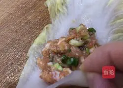 Illustration of how to make meatballs wrapped in vegetables 7