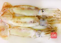 Illustration of how to make spicy fried squid 1