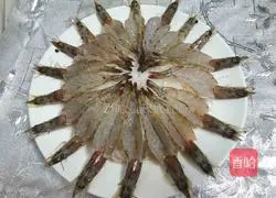 Illustration of how to make garlic shrimps 4