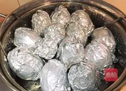 Illustration of making glutinous rice eggs 11