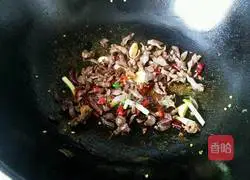Illustration of how to make fried duck gizzards with lotus root 5
