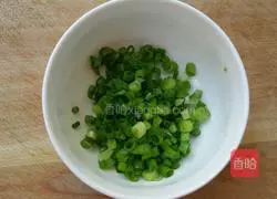 Illustration of how to make small whitebait scrambled eggs 4