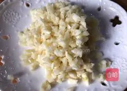 Illustration of how to make steamed scallops with garlic vermicelli 5