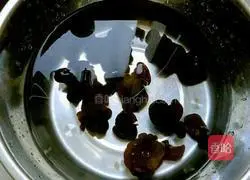 Illustration of how to make fried fungus with tomatoes and eggs 1