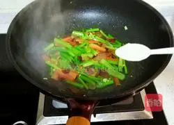 Illustration of how to cook bacon and celery 6