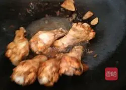 Illustration of how to make mushroom stewed chicken thigh roots 8