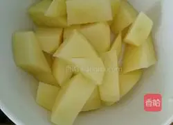 Illustration of how to make beef brisket stewed with potatoes 2