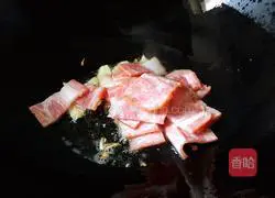 Illustration of how to make fried cabbage with bacon, carrots and cabbage 6