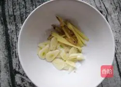 Illustration of how to make Kung Pao Squid 4