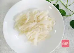 Illustration of braised crucian carp recipe 8