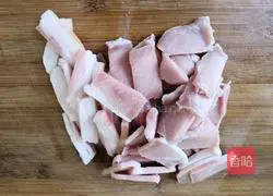 Illustration of how to make stir-fried pork with cabbage 3