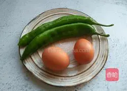 Illustration of how to make scrambled eggs with shredded pepper 1