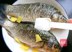 Braised crucian carp recipe 5