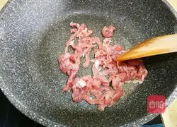 Illustration of how to stir-fry shredded pork with garlic moss 4