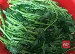Illustration of how to make old friend water spinach 1