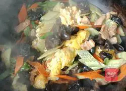 Illustration of how to make Mushu Pork 7