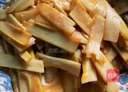Illustration of how to make fried snails with sour bamboo shoots 3