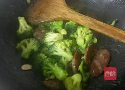 Illustration of how to marry Jinlan for a long time (stir-fried broccoli with sausages) 6