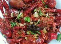 Illustration of how to make garlic crayfish 9