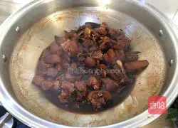 Illustration of how to make waterless pig trotters 4