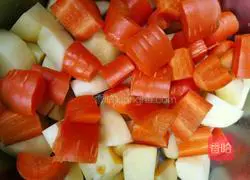 Illustration of how to make beef stew with carrots and potatoes 2