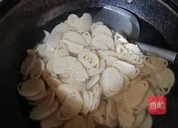 Illustration of how to make fried fish noodles with shredded pork 5