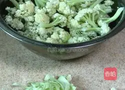 Illustration of how to make cauliflower with tomato sauce 2