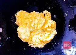 Illustration of how to make asparagus and scrambled eggs 3