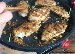 Illustration of how to bake wings in pancake pan 10