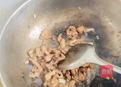 Illustration of Homemade Chili Stir-fried Pork 2