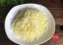 Illustration of steamed hot and sour potato shreds 5