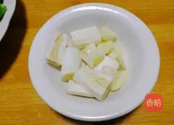 Illustration of how to make spicy stir-fried diced chicken 4