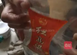 Illustration of how to cook tiger skin chicken wings and roasted yuba 16