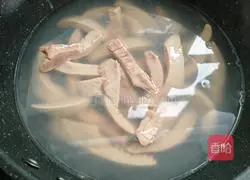 Illustration of how to make stir-fried kidney with pickled cabbage 13