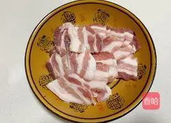 Illustration of how to make cabbage and pork stewed vermicelli 3