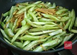 Illustration of how to make celery and lean meat with fried potatoes 9
